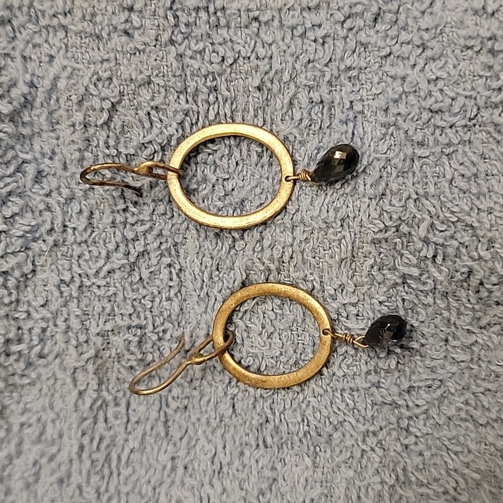 Vintage pierced earrings with black stone